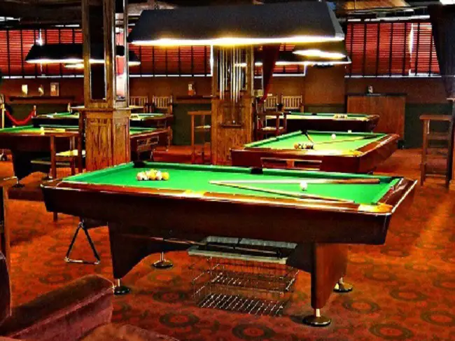 Play pool near you Hamburg billiards tables cues