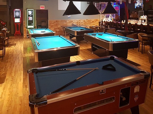 Play pool near you Montreal billiards tables cues