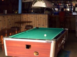 Local pool halls Maui billiards leagues tournaments